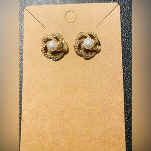 Beautiful Hollow Flower Design Stud Fashion Earrings With Imitation Pearl